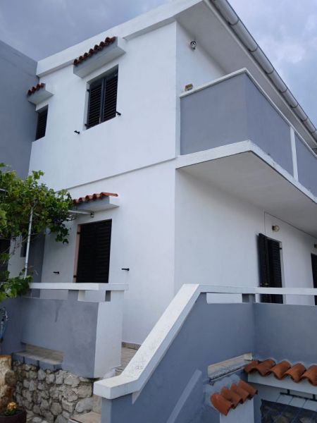 6d229438-4f63-4bd9-9f36-1faa1f792247